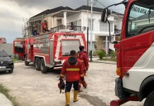 Api dari Lahan Nyaris Hanguskan Rumah di Gunung Pangilun Padang