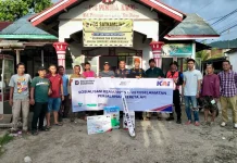 KAI Sumbar Edukasi Keselamatan Rel Sambil Salurkan Bantuan Sosial Masyarakat