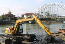Pemko Padang Normalisasi Batang Arau jelang Festival Selaju Sampan