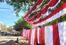 Pedagang Musiman "Bendera RI" Mulai Terlihat di Kota Padang