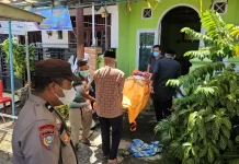 Lansia Ditemukan Meninggal Membusuk di Rumahnya di Komplek Cendana Padang