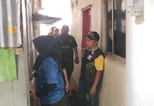 Satpol PP Padang Periksa Empat Pasangan saat Razia Rumah Kos