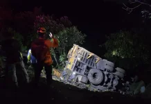 Truk Masuk Jurang, Sopir Selamat di Sitinjau Lauik Padang