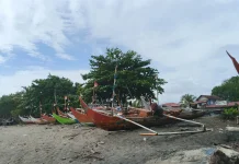 Gelombang Tinggi Ancam Perairan Sumbar, Nelayan Diminta Waspada