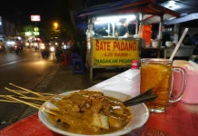 Sensasi Menikmati Sate Padang di Pinggir Jalan