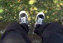 Tren Sepatu Kanvas Hitam Modern yang Nyaman