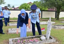 Lanud Sutan Sjahrir Ziarah ke TMP Peringati Hari Bakti TNI AU