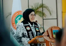 Erniati Khairunas Resmi Dikukuhkan Sebagai Bunda Guru Solok Selatan