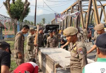 Satpol PP Padang Tertibkan PKL dan Temukan Bangunan di Atas Drainase