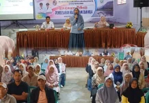 Dosen Bung Hatta Kenalkan Maggot sebagai Pakan Alternatif Ikan