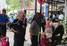 Dinsos Padang Distribusikan Makanan Bagi Warga Terdampak Bencana Hidrometeorol