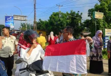 Ratusan Bendera Merah Putih Dibagikan, Dharmasraya Semarakkan HUT ke-81 RI