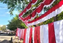 Pemkab Solok Selatan Distribusikan Ribuan Bendera Merah Putih ke Nagari