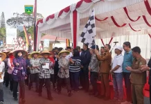 Ratusan Pelajar Unjuk Kekompakan di Gerak Jalan Tepat Waktu