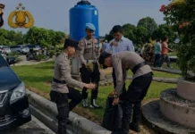 Polres Pasbar Semarakkan Kemerdekaan lewat Kebersihan Masjid