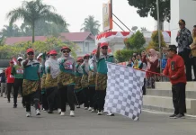 Sebanyak 38 Tim Meriahkan Lomba Gerak Jalan HUT ke-81 RI di Pariaman