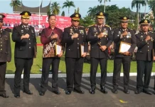 Polda Sumbar Terima Penghargaan HUT ke-81 RI di Istana Gubernuran Sumbar