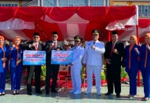 Bupati Pasbar Berikan Penghargaan di HUT ke-81 Kemerdekaan RI