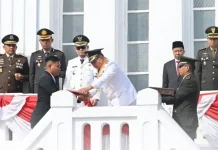 Bukittinggi Gelar Penyerahan Bendera Pusaka di Bawah Jam Gadang