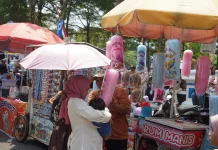 Pawai Kemerdekaan Jadi Ladang Rezeki Pedagang Kecil