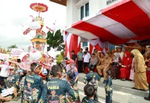 Pawai Alegoris Meriahkan HUT RI ke 81 di Pariaman
