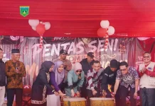 Pelajar Padang Panjang Hidupkan Musik Tradisional di Pentas Seni Pasar Baru