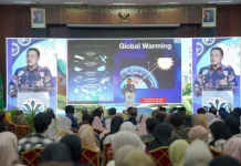 Wamen Lingkungan Hidup Soroti Sampah dan Iklim dalam Kuliah Umum Unand