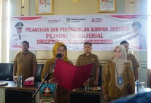 Pemkab Dharmasraya Lantik 13 Pejabat untuk Segarkan Organisasi