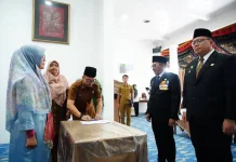 Bupati Tanah Datar Lantik Empat Pejabat Administrator