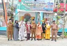 Gotong Royong Warga Renovasi Masjid Istiqlal Sitanang
