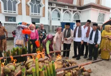 Tradisi Malamang Meriahkan Kegiatan Maulud Gadang Padang Pariaman