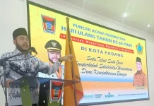 Fadli Amran Bangga Lihat Pensiunan PWRI Padang Sehat dan Ceria