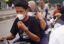 Pemkab Dharmasraya Bagikan Ribuan Masker Cegah Dampak Kabut Asap