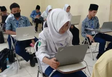Siswi MTsN 5 Padang Bidik Tiket Olimpiade Bahasa Arab Nasional di Bukittinggi