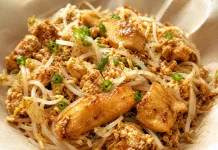 Menikmati Sepiring Ketoprak Lezat dengan Siraman Bumbu Kacang Khas