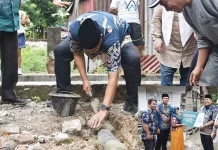 Walikota Pariaman Letakkan Batu Pertama Pembangunan RTLH Lansia di Kurai Taji