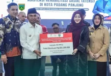 Sebanyak 59 Warga Padang Panjang Terima Bantuan ATENSI Kemensos