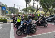Polda Sumbar Arahkan Perbanyak Pembagian Masker saat Udara Memburuk