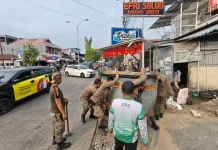 Bangun Liar Kembali di Tertibkan Satpol PP Padang