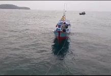 Dua Nelayan Pessel Selamat usai Kapal Rusak di Perairan Pulau Penyu