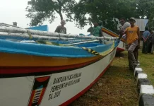 Bantuan Perahu dan Mesin Bantu Nelayan Padang Kembali Melaut Pascabencana