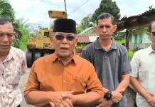 Jalan Simpang Tiga Alin–Paraman Ampalu Diaspal