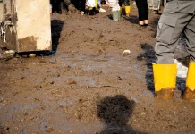 Material Galodo Masih Penuhi Rumah Warga di Arosuka