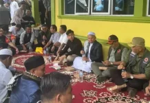 Wakil Presiden Salat Jumat Bersama Warga Terdampak Bencana di Solok