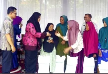 Puluhan Ribu Warga Pasbar Terima Bantuan Beras Tiga Bulan