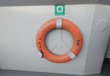 Alasan Pelampung Kapal Berwarna Oranye