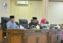 Pemkab Agam Sampaikan Nota Pendapat Ranperda Pelayanan Publik