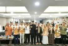 Dukung Pembelajaran, Gapopin Sumbar Bagikan Kacamata Gratis ke Pelajar