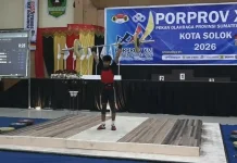 Lifter Sumbar Adu Kekuatan di Arena Porprov Kota Solok