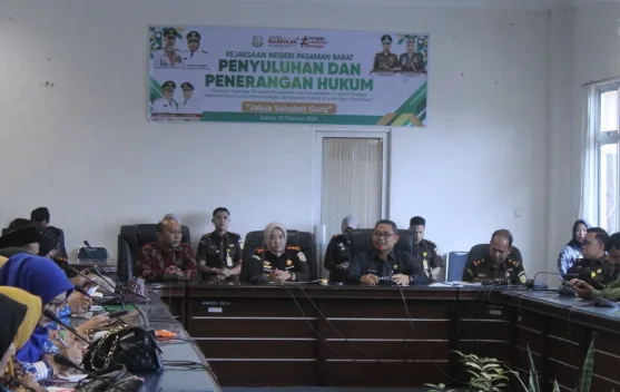 Kejari Pasbar Gelar Penyuluhan Hukum bagi Kepala Sekolah